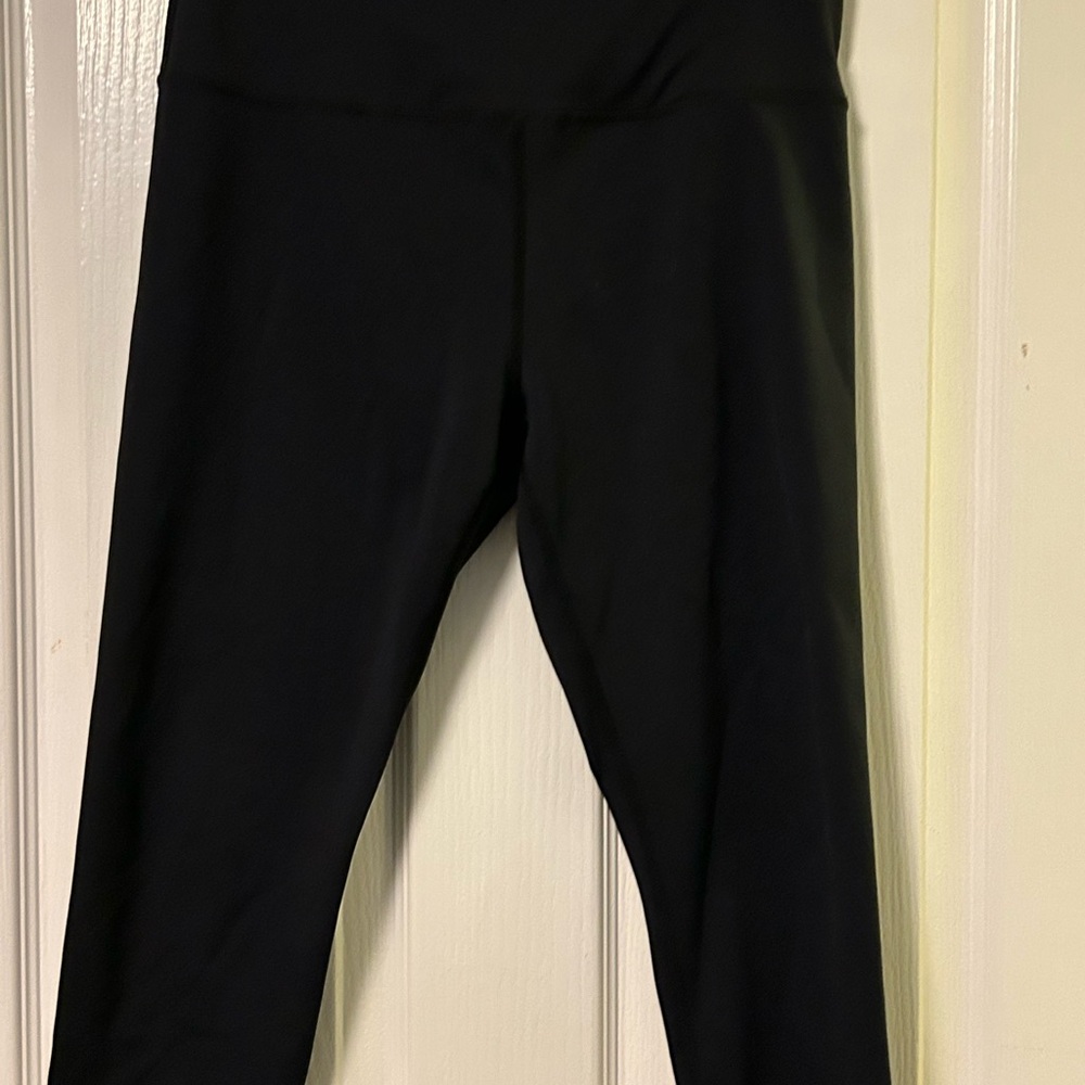 ZYIA Active Black Light n Tight Capri Leggings